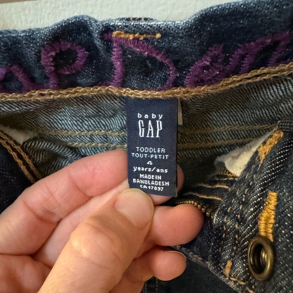 Gap denim skirt with adorable embroidery - Picture 3 of 3